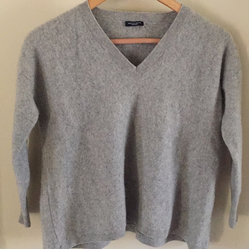 Sweater - Picture 1 of 3